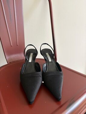 Vintage Oscar de la Renta Black Pointed Satin Slingback Heels